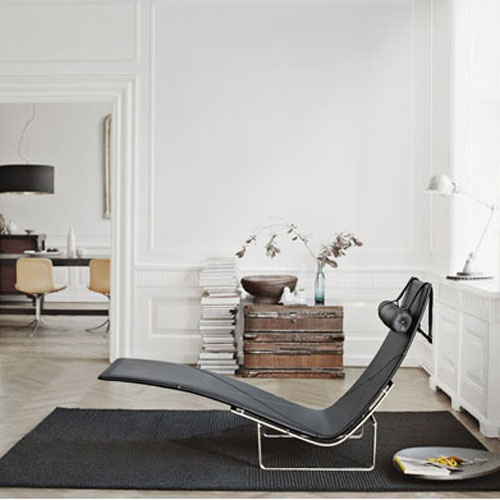 PK24 Chaise Lounge Chair