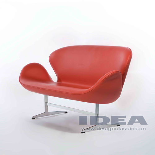 Arne Jacobsen Swan Sofa Red