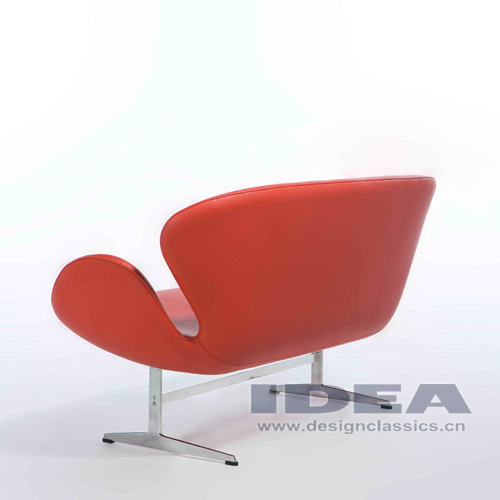 Arne Jacobsen Swan Sofa Red