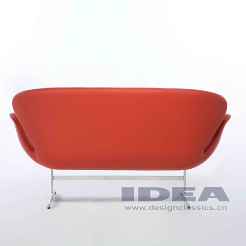 Arne Jacobsen Swan Sofa Red